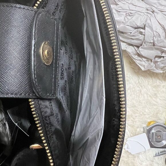 🔥🎁NWT! Michael Kors KARLA EW Satchel Handbag Msrp:$378.00 - Picture 7 of 7